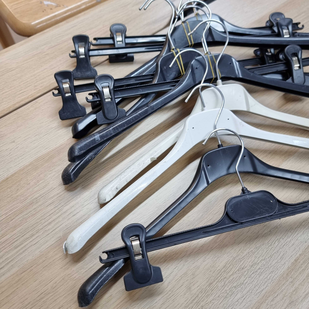 20 Piece Strong Plastic Display Hangers Standard & Adjustable Clips (Seconds)