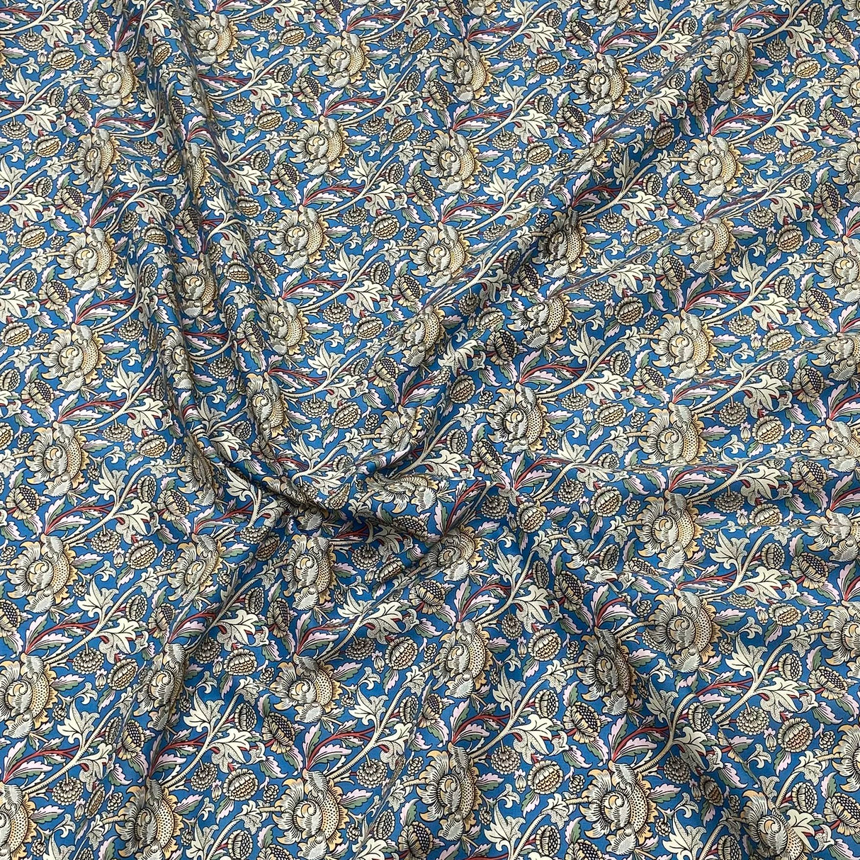 Per Metre Luxury Dressmaking 100% Cotton Lawn- 60" (Blue Flowers)