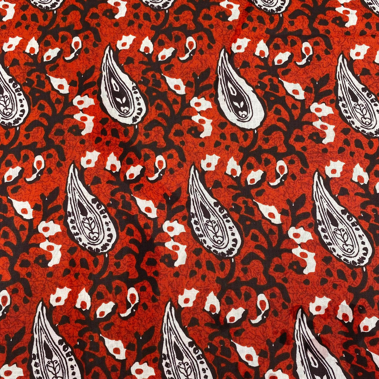 3 Metres Luxury 100% Cotton - 36" Wide - (Red Paisley)