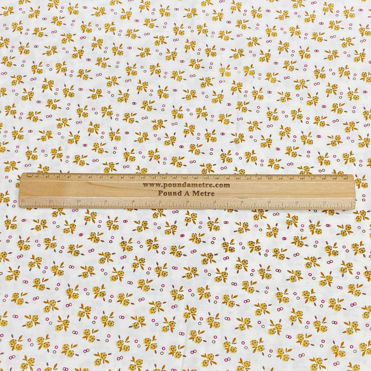 3 Metres Luxury 100% Cotton - 36" Wide ( White & Gold )